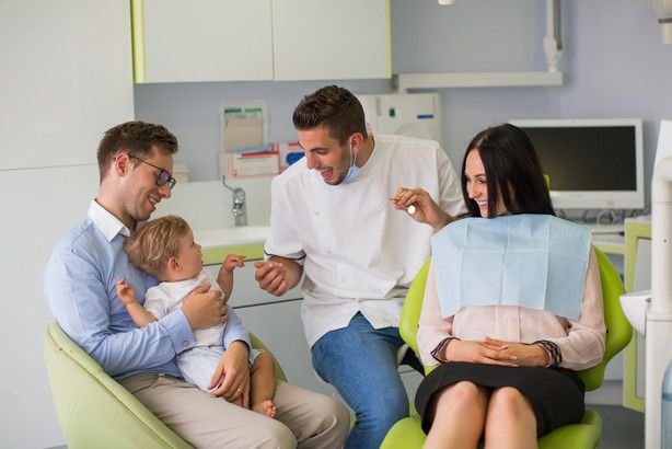 5 Advantages Of Bringing Your Entire Family To The Same Dentist